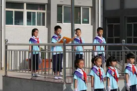 吕梁市离石区幼儿园学生体验小学生活图片