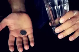 硬币魔术揭秘 一学就会图片