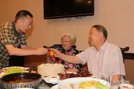 李耘枞 / 《先生，我今生永远欠你一个拥抱》图片