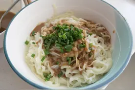 家里人都喜欢吃我做的花生酱拌面，其实小窍门可简单了图片