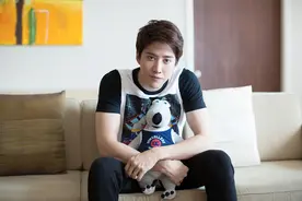 泰国人气小生MIKE与运动休闲服饰品牌合作，正式进军内地服饰图片
