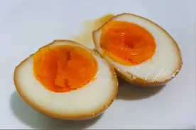 糖心蛋 溏心蛋 半熟蛋 怎麽煮？简单滚水五分钟完成！图片