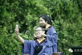 毕业季偷拍西安某高校甜蜜情侣 单身狗慎入！图片