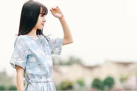 夏季清新修身显瘦连衣裙，彰显青春活力！图片