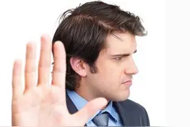 老板挖空心思少给员工提成图片