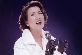 酒廊驻唱10年，得罪黑社会，被逼离开台湾，最终与邓丽君齐名！图片
