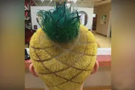 全球最搞笑发型大盘点，菠萝头亮的睁不开眼！