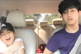 妹妹在车上听到贾斯汀比伯新歌瞬间嗨了，然而哥哥的内心是崩溃的图片