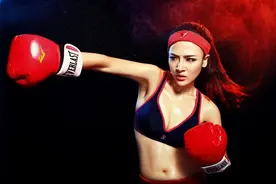 美女拳击手，有暴力也有温柔图片