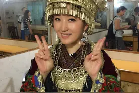 45岁杨钰莹穿苗族服装宛如18少女：说真的，有点美！图片