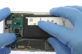 三星S7 Edge手动换电池，但后果是不能再防水了