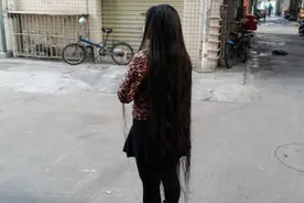 深圳女子蓄发9年长发飘飘 自称很执着图片