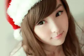 小男孩人小鬼大，见着老师冬夜在外，上前嘘寒问暖如待情人图片