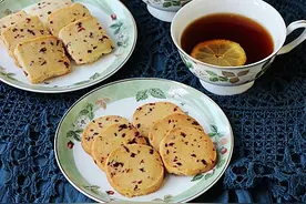 自制健康无添加的蔓越莓饼干图片