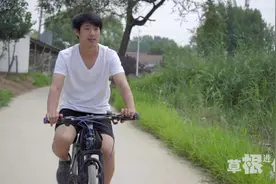 背后偷袭人会有什么后果 这哥们儿用实际行动告诉你视频封面