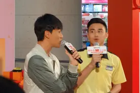 偶遇帅气林峯图片