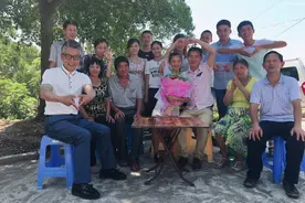 一袭彩虹婚纱，一个真心承诺！“白纸”新娘重获彩色人生图片