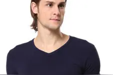 V领T恤需要你精心去解读，让V领T恤打造出你时尚的潮流图片