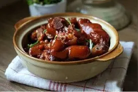 看见就想流口水的焖猪蹄图片