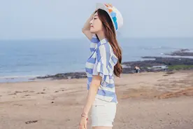 夏季荷叶袖条纹衬衫,宽松短袖衬衣,具有清新感和时尚美感图片