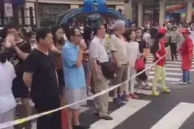 杭州上城龙翔桥路口人行道红绿灯文明线，生命线视频封面