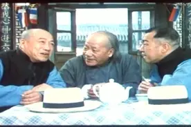 于是之 版 茶馆 刘麻子给俩逃兵买媳妇，被大令当逃兵给砍了头