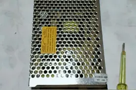 关于开关电源的接线和铭牌讲解，V和ADJ什么意思？涨知识！视频封面