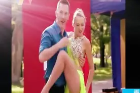 整蛊路人，漂亮女舞伴换成娘娘腔大叔，求路人心理面积图片