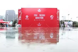 大雨难阻鄞马奔腾，他们用这种方式丈量城市之美图片