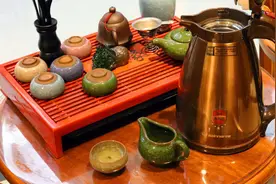 体验性的泡茶，智能保温守能焖烧养生电热壶图片