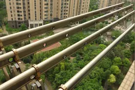 伸缩衣架是什么？原来要这样安装妈妈晒被子才会更方便！图片