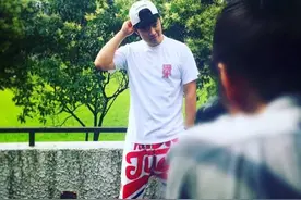 陈赫瘦下来帅气十足拖鞋抢镜，网友:和张子萱变相秀恩爱吗图片