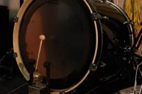 牛人自创鼓牛人自创鼓手+贝斯手二合手+贝斯手二合一机器人！图片