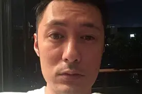 余文乐晒剃胡照秒变鲜肉 亮点却在左眼 咋越来越像冬雨了呢？！图片