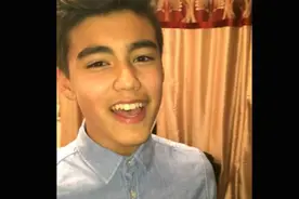 12岁英籍菲律宾裔男孩因一段翻唱视频爆红，然而歌声并非重点图片