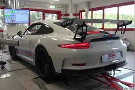 保时捷911GT3 RS马力机测试，排气管都烧红了视频封面