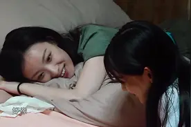 baby向倪妮晒娃，倪妮：好像啊，baby：希望以后生个女儿能像我视频封面