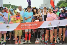 雨中马拉松开跑，“夏雨”我们来一场亲密接触图片