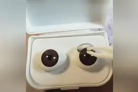带美瞳的区别，瞬间就把眼球放大，看着就是不一样了