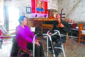 “二胡村医”客串临终关怀师 陪伴20多位绝症留守老人图片