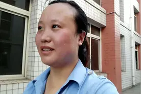 铁路工人跑步上班，上班族早上时间紧视频封面