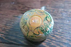且看和田玉镯子芯是如何做成成品货的。图片