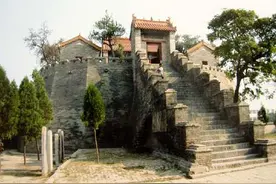 真实\日军炮击老君台“十三发炮弹”未响,落荒而逃。图片