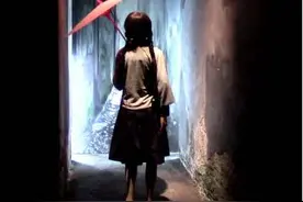 荒废旧校区传出“闹鬼”事件，女记者误入险丧命图片