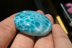 身价暴涨的宝石！一颗石头买套房子。。。图片