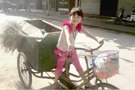 保定9岁女孩儿帮环卫工爷爷扫大街，6个月时父亲去世母亲改嫁图片