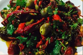 大学毕业了，和最好的闺蜜一起吃顿大餐，时间过得好快图片