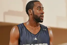 青涩!夏季联赛时的他们:哈登还没有大胡子图片