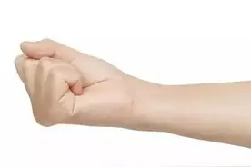 握紧拳30秒，身体状况一测就知，这样揉手指能辅助治疗多种疾病图片