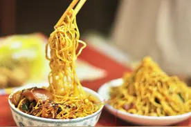 一道真正的湖北十堰美食：豆角蒸面图片